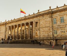 Colombia: oposición gana terreno en elecciones